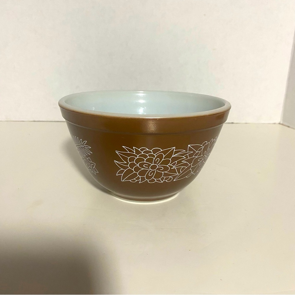 Vintage Pyrex Woodland 401 750 mL nesting mixing bowl